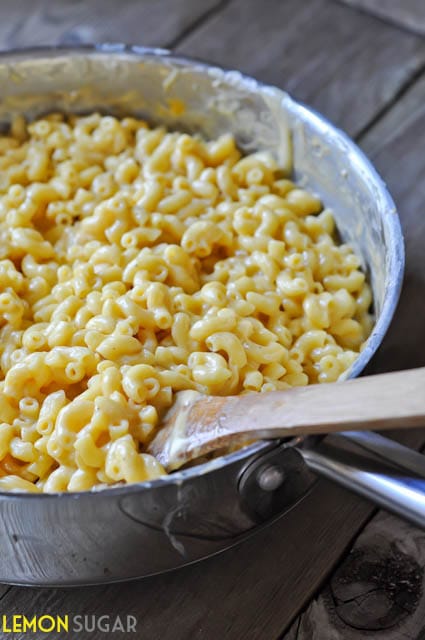 Creamy Skillet Mac and Cheese | www.lemon-sugar.com