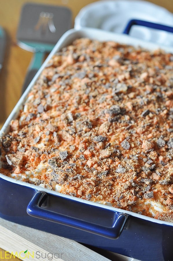 Butterfinger Poke Cake | www.lemon-sugar.com