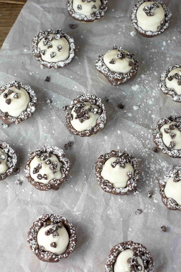 Mini Cannoli Cream Pastry Cups